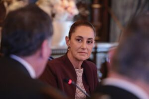 Sheinbaum pierde 7 puntos en dos meses: las crisis de Sinaloa y Chihuahua provocan la caída más brusca de su gobierno