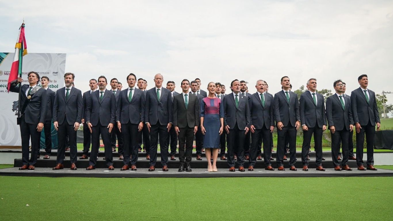 Claudia Sheinbaum abandera a la Selección Mexicana de Futbol FB RommelPacheco